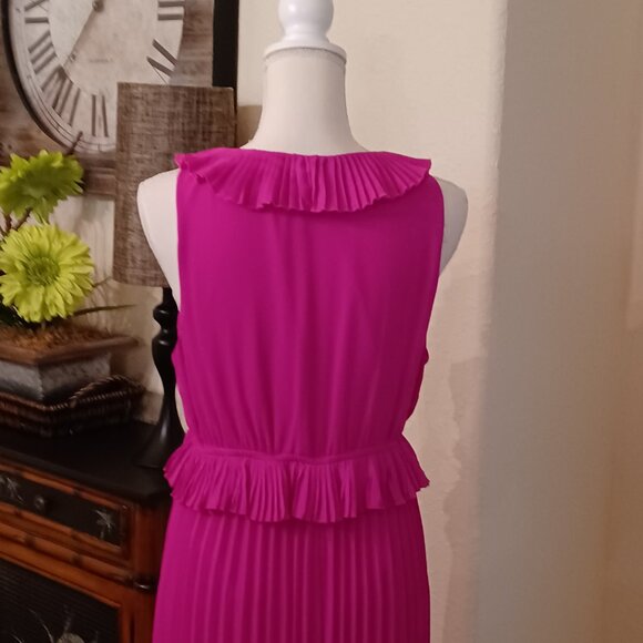 NEW! TCEC Magenta Pleated Ruffle V-Neck Dress Size Large - Picture 4 of 7